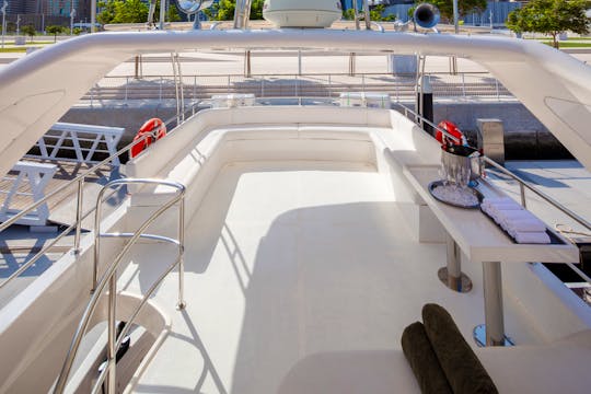 61ft Majesty - Luxury Yacht Charter in Dubai Harbour (30 persons)