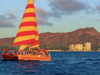 Croisière privée au coucher du soleil à Honolulu depuis le port de Kewalo