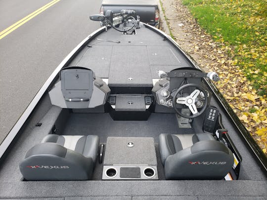 20ft Vexus AVX2080 Bass Fishing Boat w/Fishfinders 