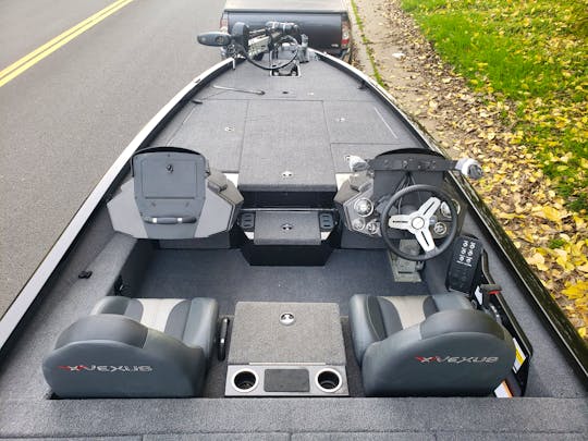 20ft Vexus AVX2080 Bass Fishing Boat w/Fishfinders 
