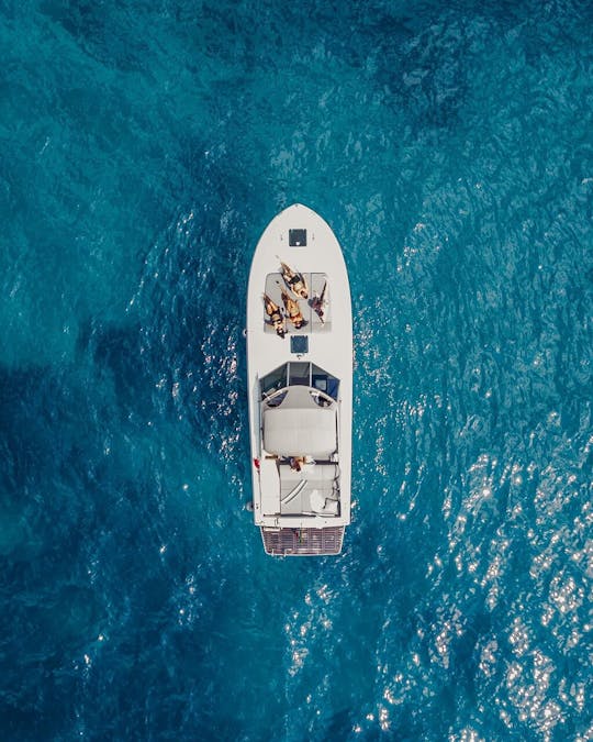  Charter Itama 38 Motor Yacht 