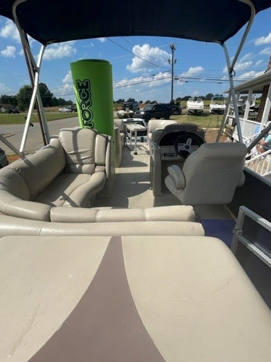 23'   SilverWave 230 Island L Pontoon boat rental 