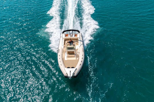 ¡Disfruta de la conducción más suave incluso en aguas turbulentas a bordo del Joker Clubman 24!