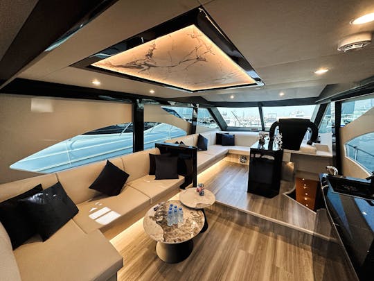 Luxury Azimuth 2024 New 60 FT jusqu'à 20 personnes à Dubaï Meilleure offre