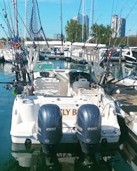 ¡Barco de pesca totalmente equipado en el lago Michigan!