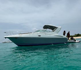 O Cruiser 38 Sport Yacht leva até 8 pessoas