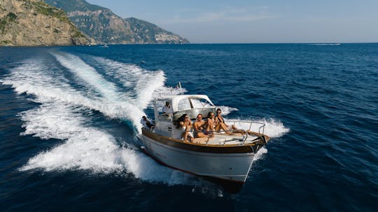 Visite de Capri avec Gozzo Sparviero Emerald 750 à louer à Sorrente en Campanie