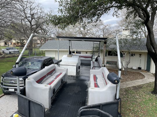 30 foot Sun Tracker Party Pontoon in Lake City, Colorado