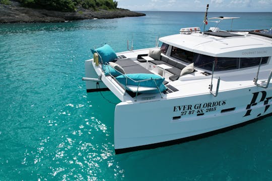 Aluguel de dia compartilhado em catamarã de luxo St Martin com almoço gourmet de 4 pratos