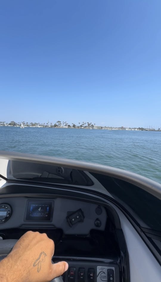 Aventuras de olas en el agua 🚤 Embarcación Yamaha para 6 personas 