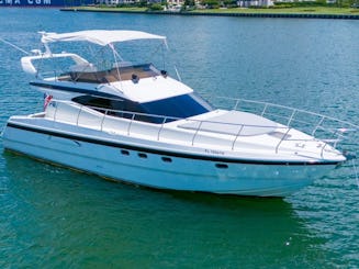 Profitez de Miami à bord du yacht à moteur Azimut Flybridge de 50 pieds !