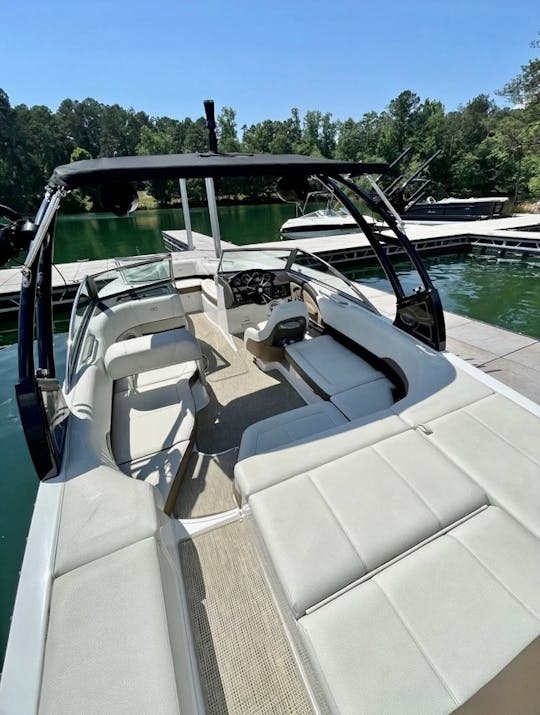 Aluguel de barcos de luxo Cobalt 220S — Navegue com estilo! 