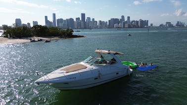 Super bateau de croisière de 37 pieds pour une journée amusante sur l'eau !