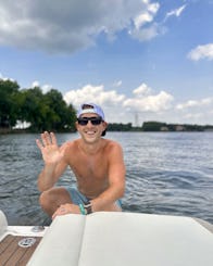 Enjoy A Fun Day On Lake Norman w/ Luxury Boats (Driver Incl.) BYOB
