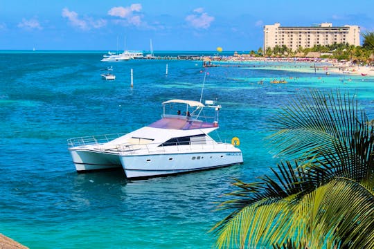 Power Catamaran 42ft for Family or Group in Cancún, #GMBCAT42MOTOR