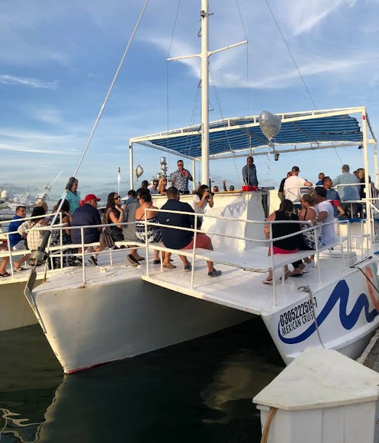 Catamarã em Cabo San Lucas, México. 