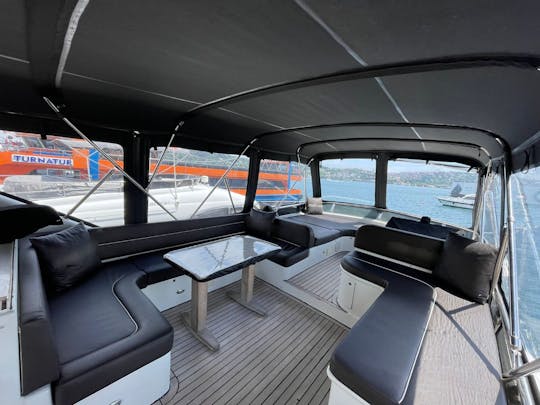 Croisière privée en yacht sur le Bosphore : l'expérience ultime à Istanbul