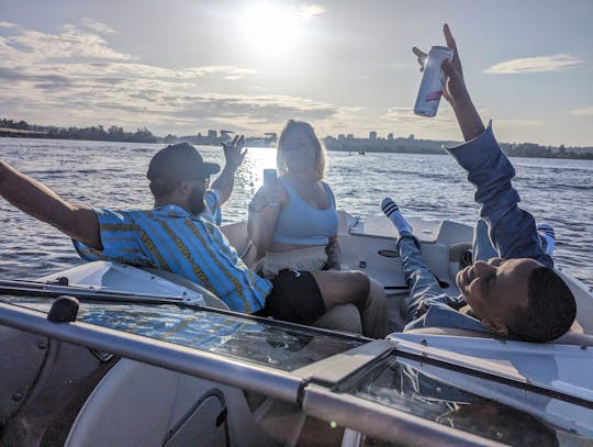 20' Stingray Deck Boat in Mercer Island, Lake Washington