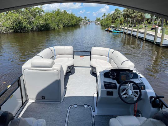 Hurricane FunDeck (2022) 243 avec 150 CV Yamaha, barre de remorquage à Cape Coral