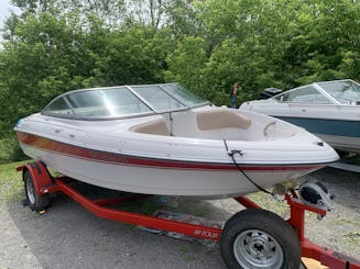 FourWinns Horizon 18pied Inboard  Open Deck