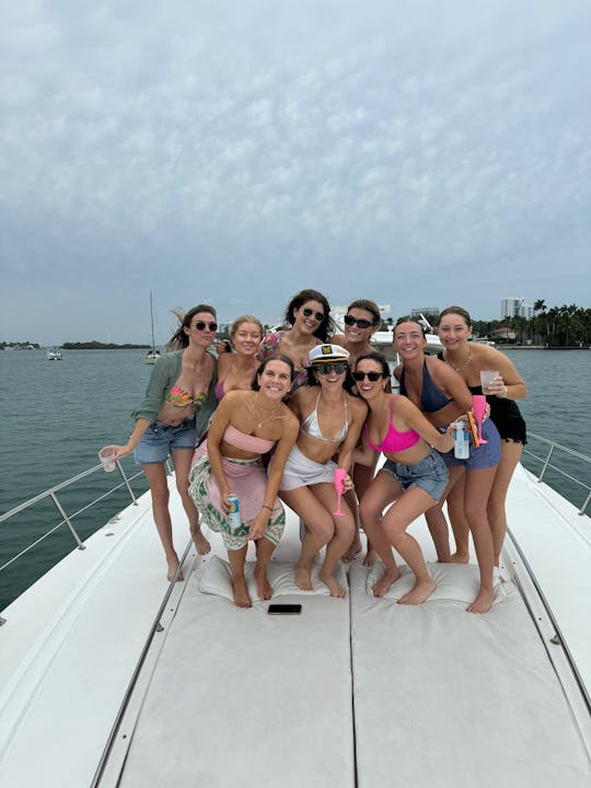 Yacht privé Sea Ray de 60 pieds ! Bénéficiez d'une heure gratuite du lundi au jeudi, 13 passagers maximum