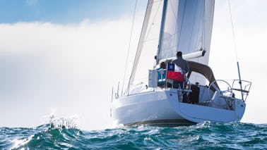 ¡Alquile un velero monocasco de crucero en Algarrobo, Chile!