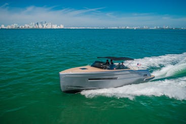 Oferta de última hora! Iate Canard de 36 pés para alugar em Miami, Flórida.