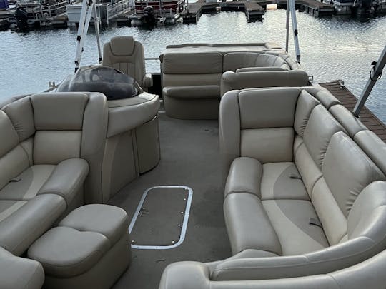 Barco Bennington Pontoon com ou sem capitão