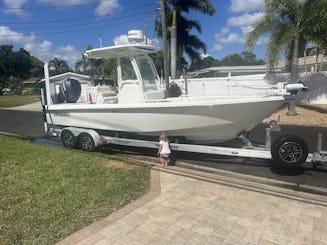 Very Comfortable Everglades 243 Center Console Boat Rental in Saint Pete Beach