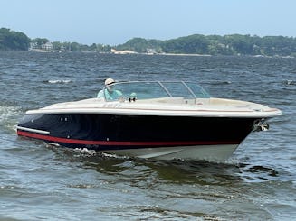 Chris Craft Launch 28: Luxo acessível para um dia inesquecível na água!