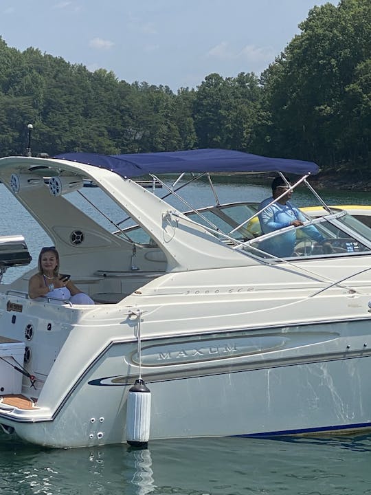 FUN, SUN, DRINKS and relaxation is all thats required on my 32ft Cruiser Yacht!