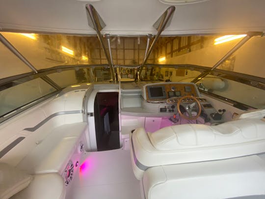 40 Formula SS Yaletown Yacht Available for Bookings 