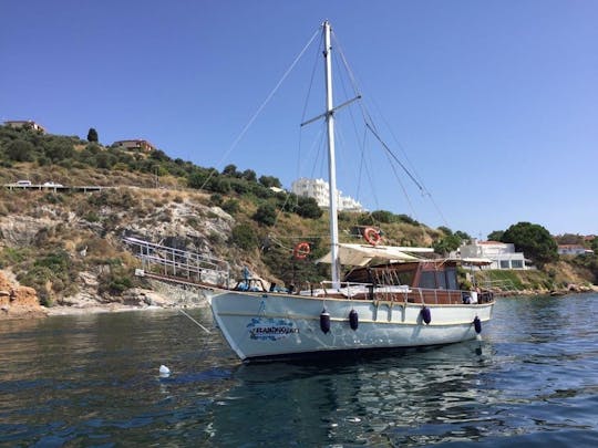 ALUGUEL DE BARCO PRIVADO EM KUSADASI 'HİRA MİNA '13 PERSONS'.