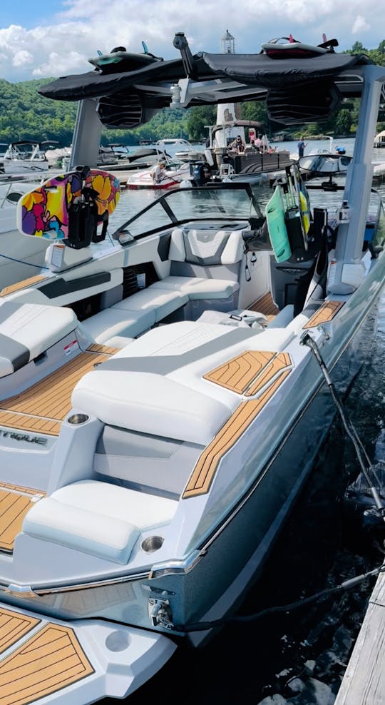 Fun on Candlewood Lake 2022 G23 Wakeboard, surf, croisière sur le lac
