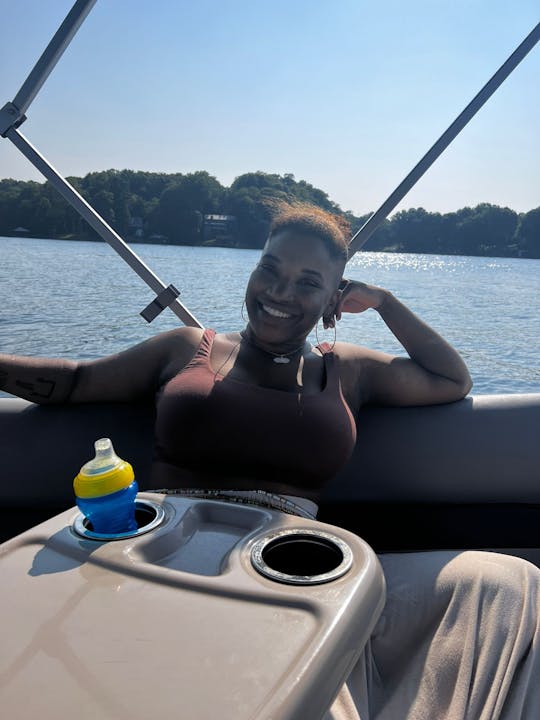 Fresh Air, Sun and Fun with 23' Pontoon in Mooresville, NC