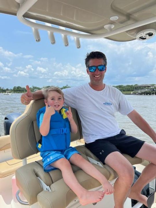 Croisières et excursions dans le port du Lowcountry avec console centrale Nauticstar de 25 pouces