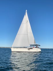 Naviguez à Newport, dans la baie de Narragansett et au-delà avec un Jeanneau Sun Odyssey de 50 pieds