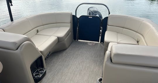 Tritoon de luxe sur le lac Austin avec la société de location de bateaux la mieux notée d'Austin