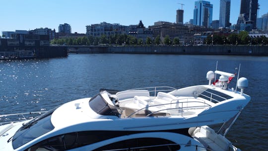 Iate de luxo Azimut de 50 pés (para 18 pessoas) em Montreal