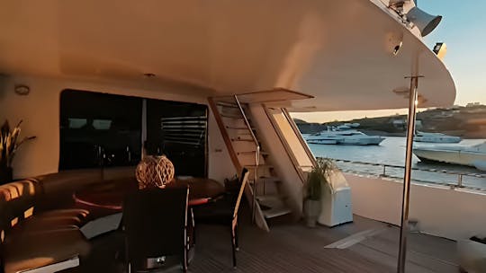 Yacht à moteur Technomarine 95 2500 ch - Mykonos
