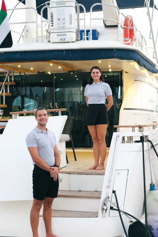 Méga yacht de luxe de 80 pieds pour 40 personnes à Dubaï, Émirats arabes unis
