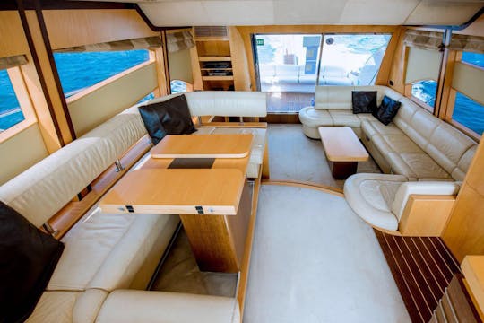 Disfrute de Dubái con nuestro yate a motor Integrity de 55 pies