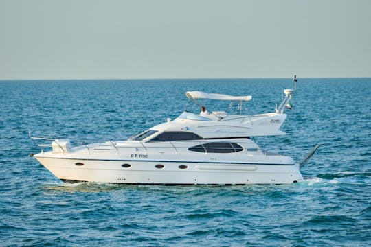 Premium 52’ Yacht for up to 18 Guests in Dubai