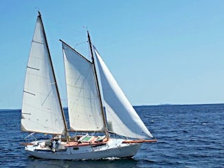 ★ 28' Classic Schooner in Rockland, Maine ★