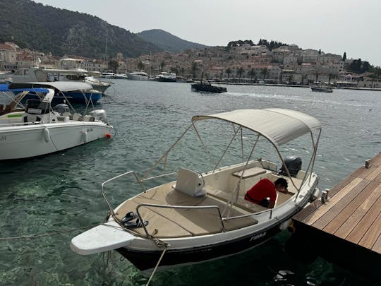 Carburant gratuit inclus ! Bateau Nautica 30 ch à Hvar, Croatie