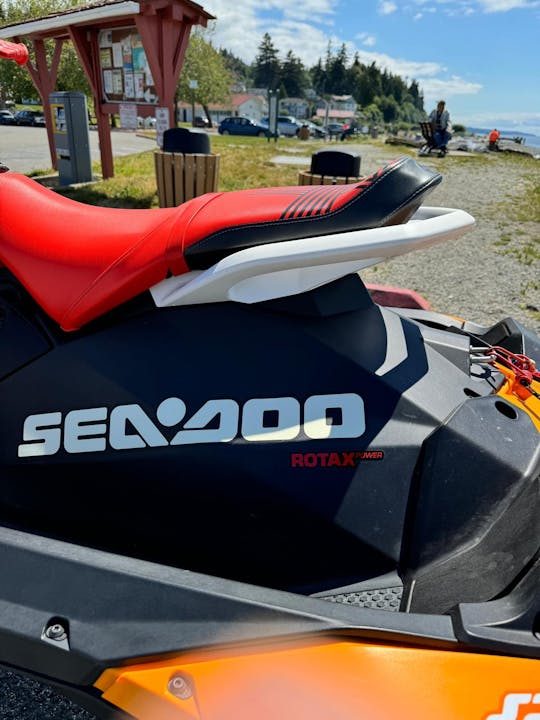 Alugue um Jet Ski Sea-Doo Spark Trixx para o verão de 2024