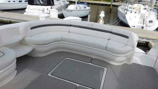 Sea Ray 55 pés para sua fuga para as águas cristalinas do Pacífico.