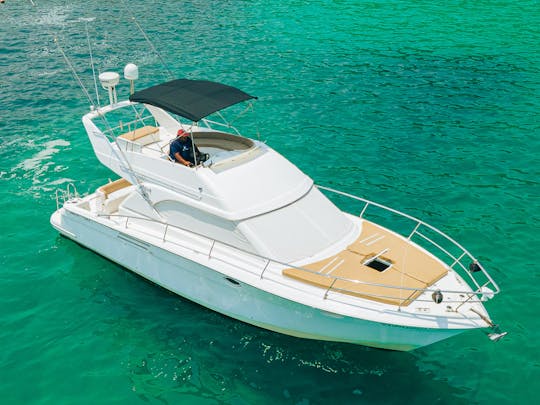 Yate a motor Genesis de 40 pies con capitán