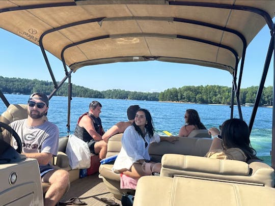 New Veranda Pontoon for rent on Lake Lanier