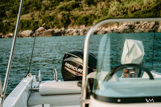 Explorer 30hp Powerboat for Ionian Islands | No boating license, no problem!